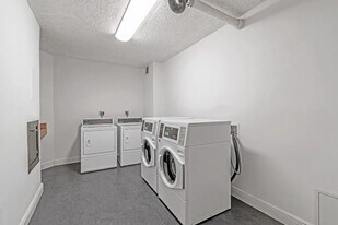 3801 S Ocean Dr in Hollywood, FL - Building Photo