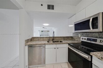139 Riviera Cir in Weston, FL - Foto de edificio - Building Photo