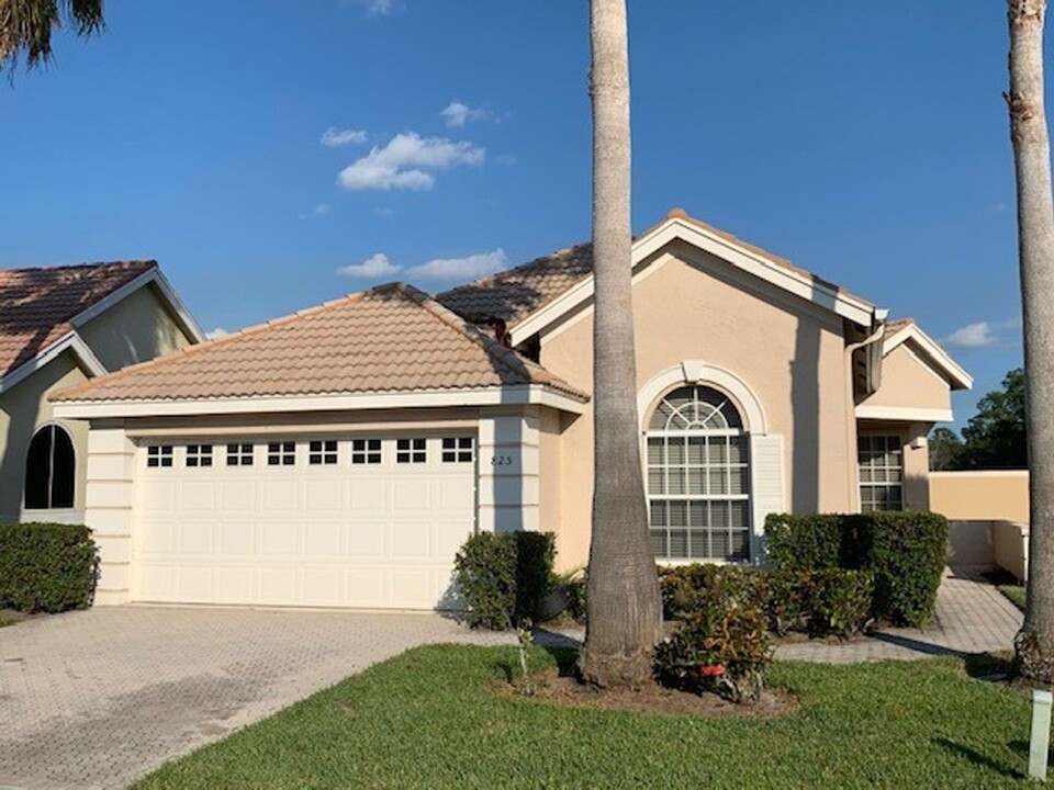 825 SW St Andrews Cove in Port St. Lucie, FL - Building Photo