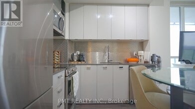 10 De Boers Dr in Toronto, ON - Building Photo - Building Photo