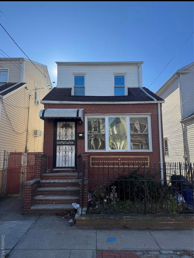 property at 92-14-14 Silver Rd