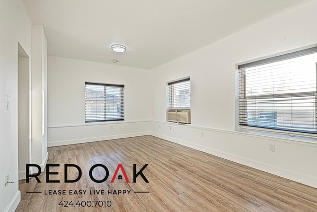 property at 1417 N Bronson Ave