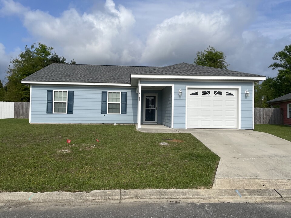 4755 Rill Loop in Marianna, FL - Building Photo