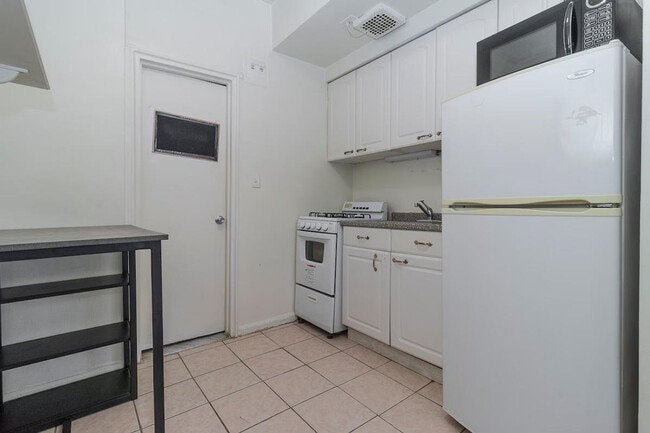300 E 82nd St, Unit SI ID1032021P in New York, NY - Building Photo - Building Photo