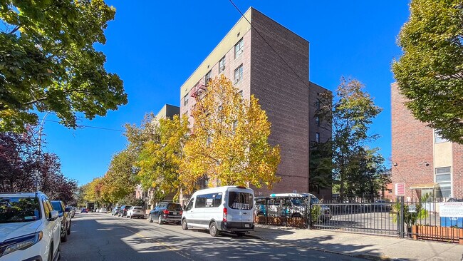 The Mews at Roosevelt in Flushing, NY - Foto de edificio - Building Photo