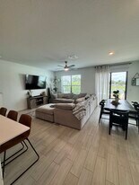 1011 White Oak Ter in Riviera Beach, FL - Building Photo