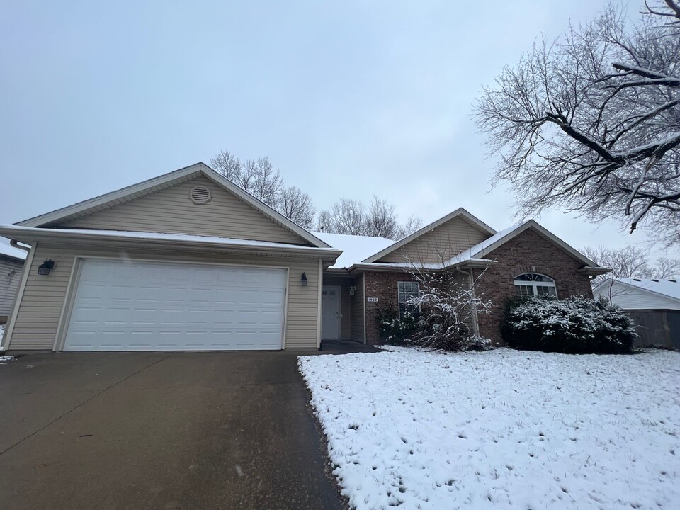 1502 Barnwood Dr in Columbia, MO - Building Photo