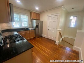 65 Conwell Ave, Unit 1 in Somerville, MA - Building Photo