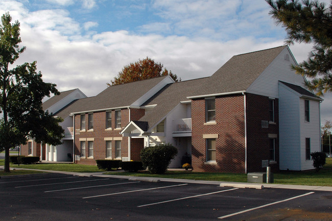 Oxford Manor Apartments in New Oxford, PA - Building Photo - Building Photo