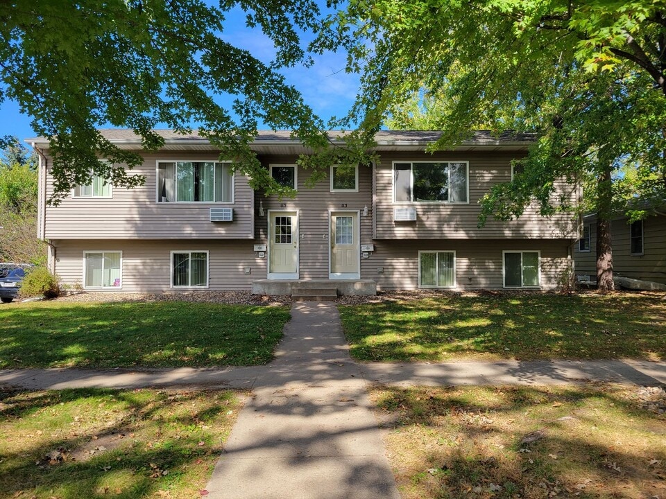 115 Vine St in River Falls, WI - Building Photo