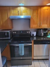 60 Strawberry Hill Ave in Stamford, CT - Building Photo - Building Photo