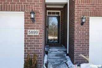 5899 Whispering Springs Dr in Ann Arbor, MI - Foto de edificio - Building Photo