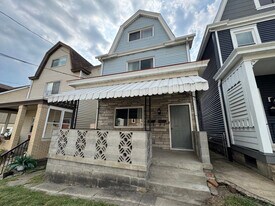 724 Wills St in Pittsburgh, PA - Building Photo