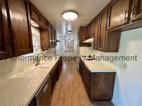 100 Atherton Ct in Bakersfield, CA - Building Photo - Building Photo