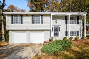 8004 McGuire Dr in Raleigh, NC - Building Photo