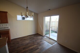 21180 SE Azalia Ave in Bend, OR - Building Photo - Building Photo