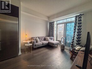 255-3255 Village Green Square in Toronto, ON - Building Photo - Building Photo