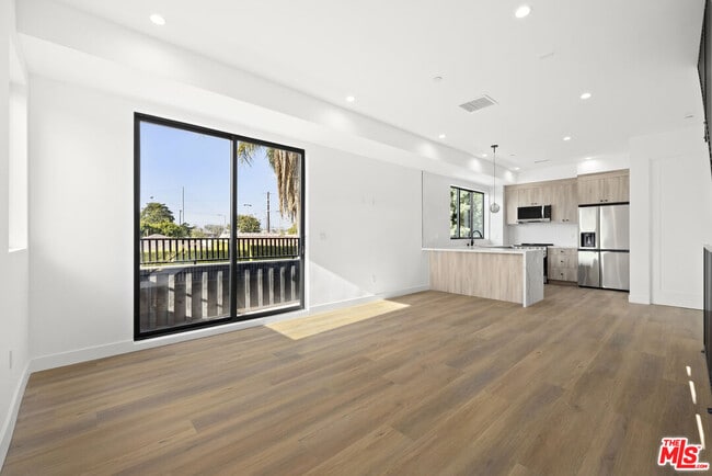 3856 Beethoven St in Los Angeles, CA - Building Photo - Building Photo