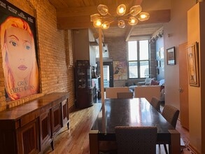 1140 W Cornelia Ave, Unit C in Chicago, IL - Building Photo - Building Photo