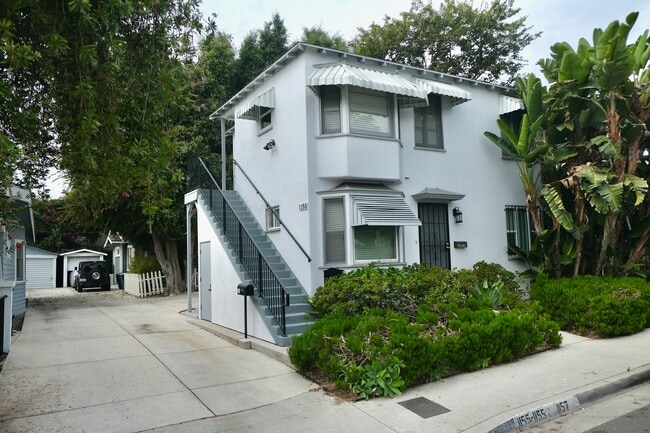 1157 N Genesee Ave in West Hollywood, CA - Foto de edificio - Building Photo