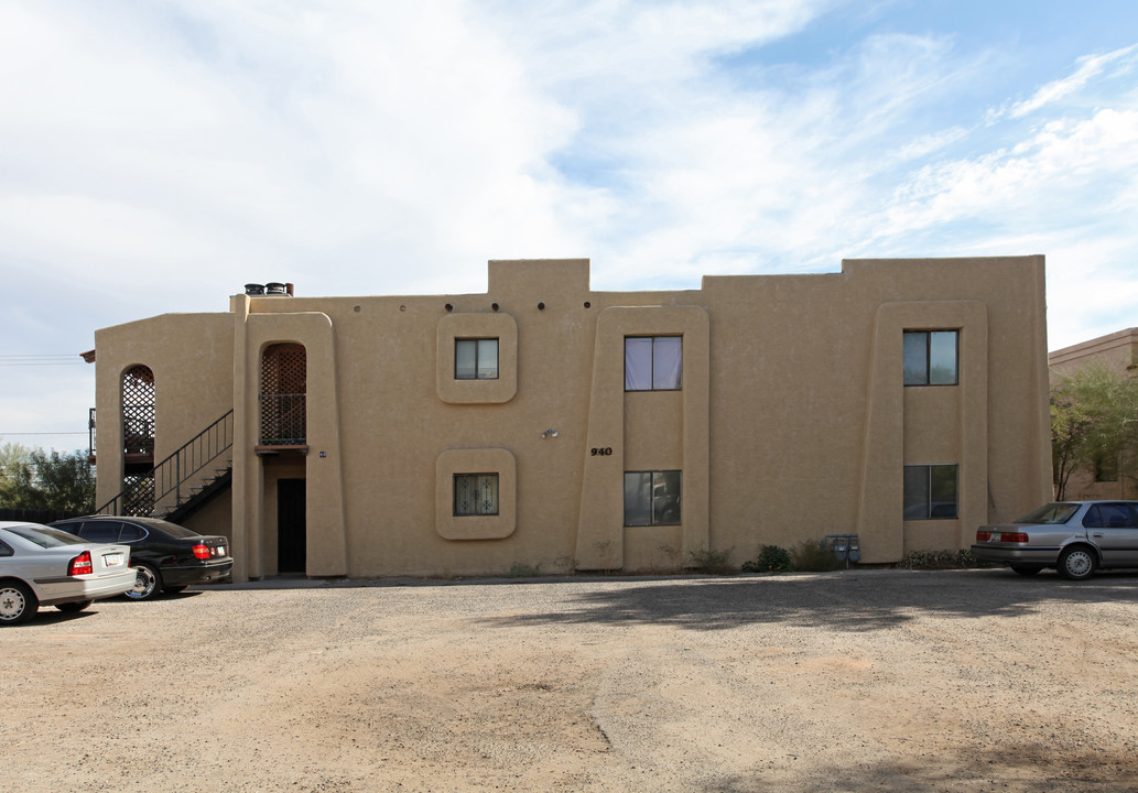 940 N Alvernon Way in Tucson, AZ - Building Photo