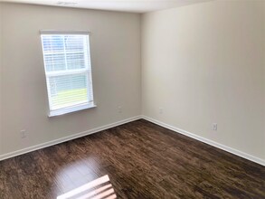 8 Milsbury Ln in Port Wentworth, GA - Building Photo - Building Photo