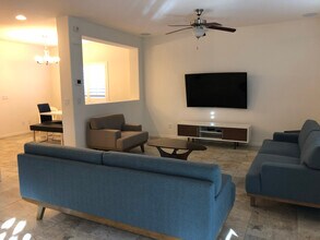 8046 Mosaic Sunrise Ln in Las Vegas, NV - Building Photo - Building Photo