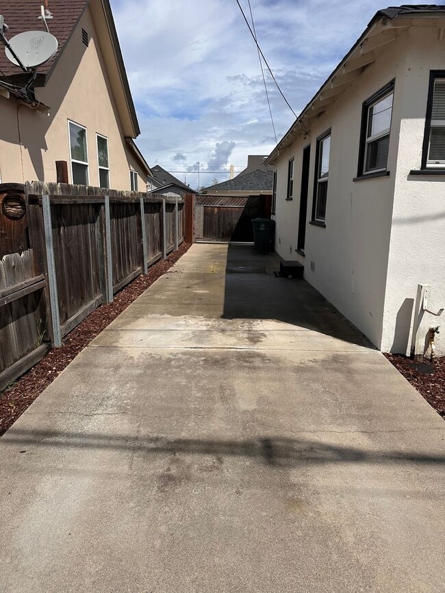 1251 Eighth St in Monterey, CA - Building Photo - Building Photo