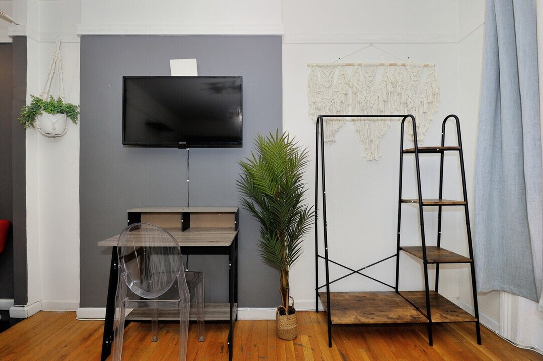 1109 1st Ave in New York, NY - Building Photo