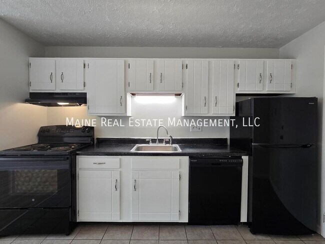 10 Tall Pines Dr in Lewiston, ME - Building Photo - Building Photo