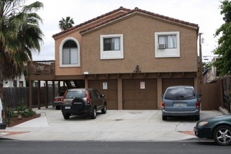 Arizona Villa Apartments in San Diego, CA - Building Photo - Building Photo