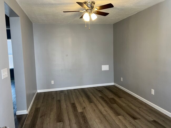 306 E Main St, Unit B in East Alton, IL - Building Photo - Building Photo