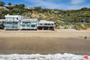24742 Malibu Rd in Malibu, CA - Building Photo