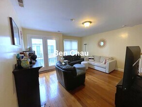 239 Prospect St, Unit 3 in Cambridge, MA - Building Photo - Building Photo