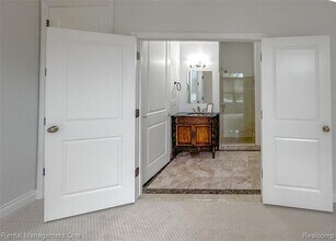 5742 Putnam Dr in West Bloomfield Township, MI - Building Photo - Building Photo