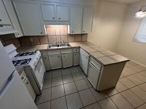 106 E Woodcrest Dr in Jackson, MS - Building Photo - Building Photo