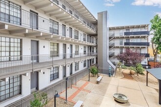 The Portals Apartments in Albuquerque, NM - Foto de edificio - Building Photo