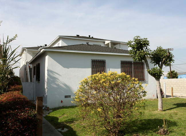 2619 Alvira St in Los Angeles, CA - Foto de edificio - Building Photo