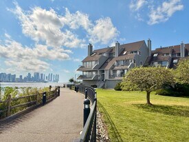 17A Riverview Cir in North Bergen, NJ - Building Photo