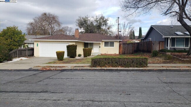 property at 41672 Joyce Ave