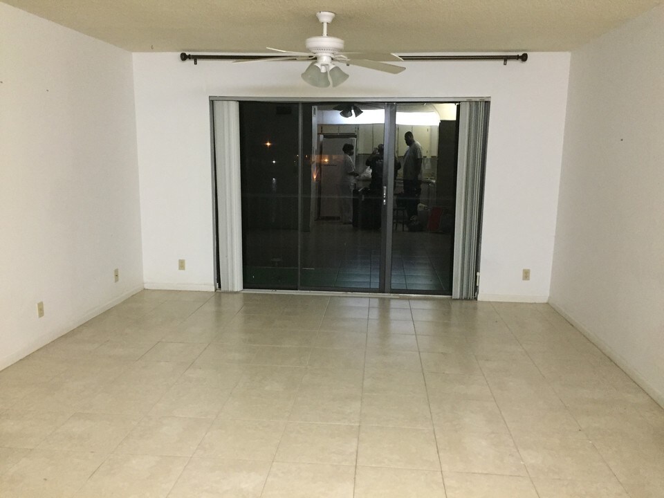 1109 Green Pine Blvd, Unit F-3 in West Palm Beach, FL - Building Photo