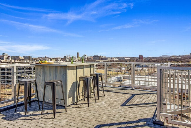 2807 Delaware Ave