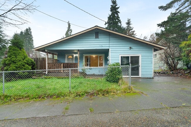 property at 744 W Marcy Ave