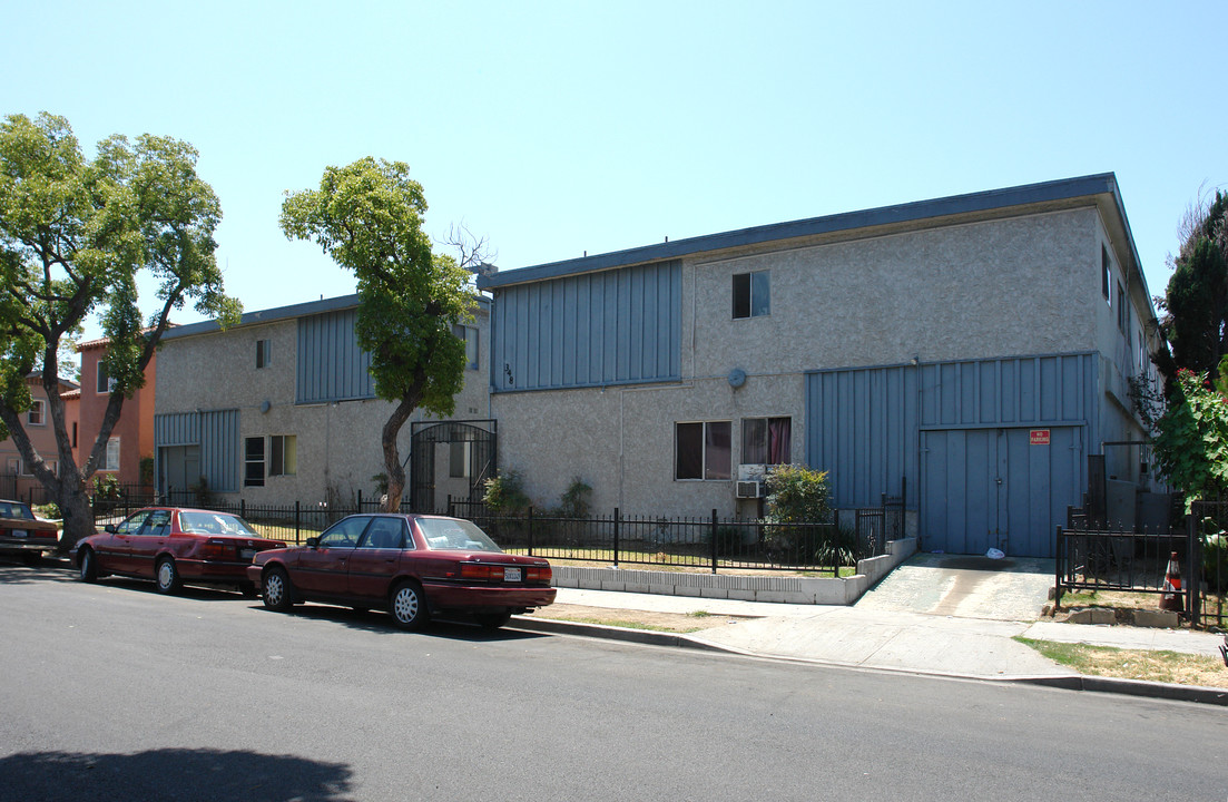 348-358 E 17th St in Long Beach, CA - Building Photo