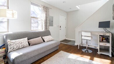 720 W Evergreen Ave, Unit 1 in Chicago, IL - Foto de edificio - Building Photo