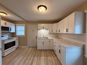 713 Riverside St NW in Fort Dodge, IA - Building Photo - Building Photo