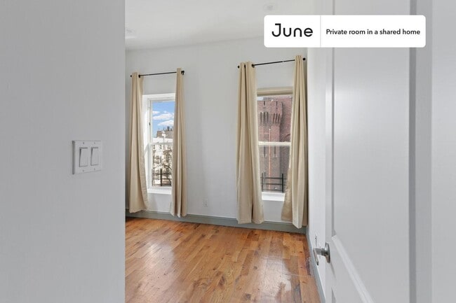 Room in Shared 4 bed/2 bath home in New York, NY - Building Photo - Building Photo
