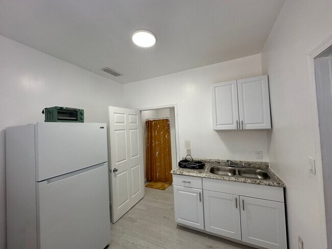 246 N Pacific Ave in Los Angeles, CA - Building Photo - Building Photo