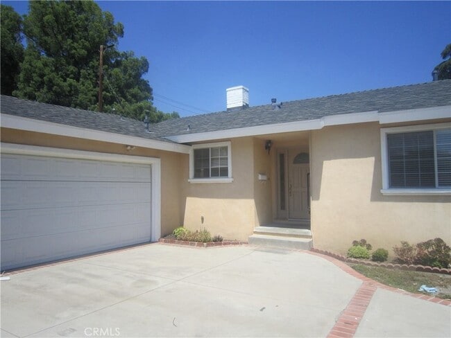 18639 Liggett St in Los Angeles, CA - Foto de edificio - Building Photo