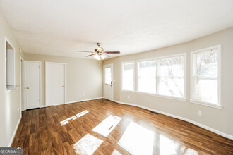 172 Marty Ln in Dallas, GA - Foto de edificio - Building Photo